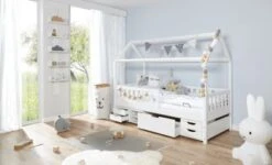 TICAA Hausbett "Traumhaus" Mit Funktionsschubkasten Kiefer Weiß 11 TICAA Hausbett "Traumhaus" Mit Funktionsschubkasten Kiefer Weiß -Mytoys Home Store 21408946 04