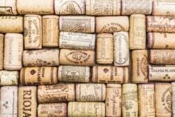 Coveryourdesk Schreibtischunterlage Schreibtischunterlage Schreibtischunterlage Für Kinder Und Erwachsene – “Korkenstapel“ – Aus Erstklassigem, Strapazierfähigem Vinyl (Kunststoff) – 60 X 40 Cm – Made