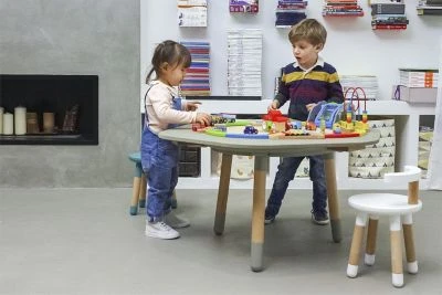 Stokke™ MuTable™ Stuhl, Cherry 4 Stokke™ MuTable™ Stuhl, Cherry – Bild 2