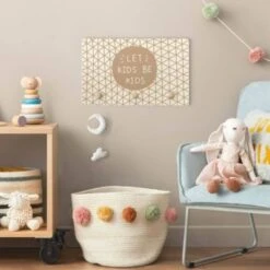 Bilderwelten Kindergarderobe Holz Spruch Let Kids Be Kids Mit Gitter Natur -Mytoys Home Store 25420401 04