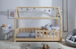 TICAA Kinderbett Hausbett "Kay" 80x160 Kiefer Natur 12 TICAA Kinderbett Hausbett "Kay" 80x160 Kiefer Natur -Mytoys Home Store 30176569 05