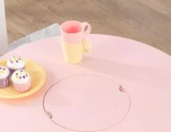KidKraft Runder Aufbewahrungstisch & 2 Stühle Set, White & Pink 13 KidKraft Runder Aufbewahrungstisch & 2 Stühle Set, White & Pink -Mytoys Home Store 4177754 06
